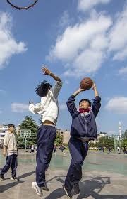 东契奇调侃里夫斯：他打得像是顶级球星，这是我最后一次夸他