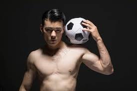 2025成都乒联混团世界杯，中国8-0胜韩，日8-3胜德，张本智和状态不佳，恐难晋级决赛。