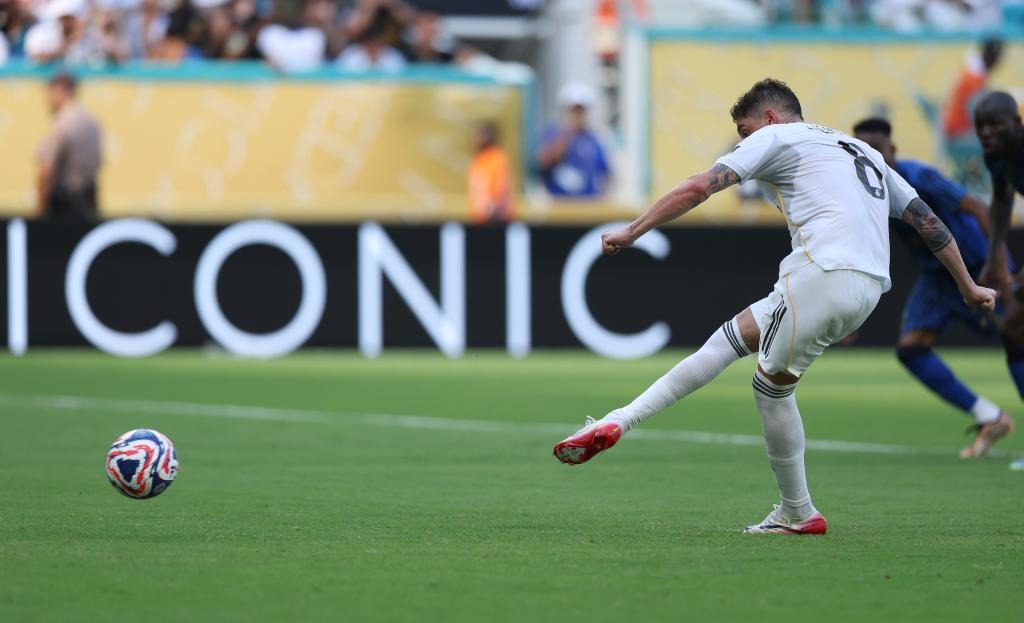 地方性博弈：解析“广东麻将”中的“鸡平胡”与“爆胡”在期望收益上的平衡点。（广东麻将中“鸡平胡”与“爆胡”的期望收益均衡分析）